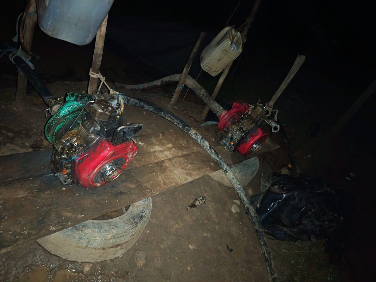 Unidades mineras del Clan del Golfo en Puerto Triunfo. Foto: Brigada 14.