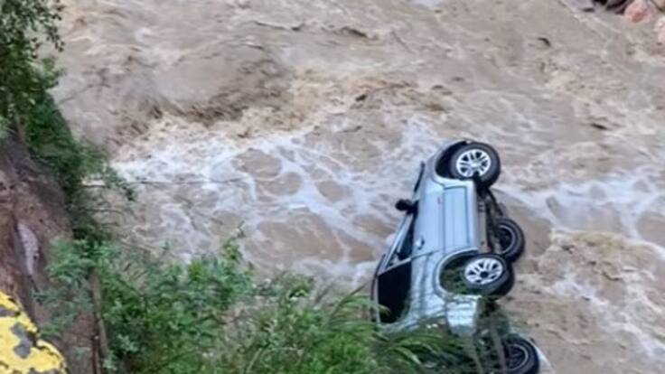 Carro cayó a una quebrada en Curos