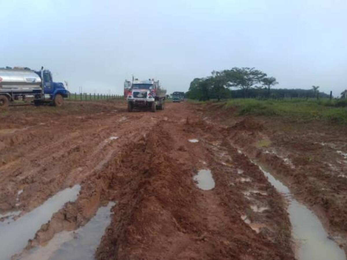 Cerrada la vía Nacional San José-Calamar por paro de camioneros