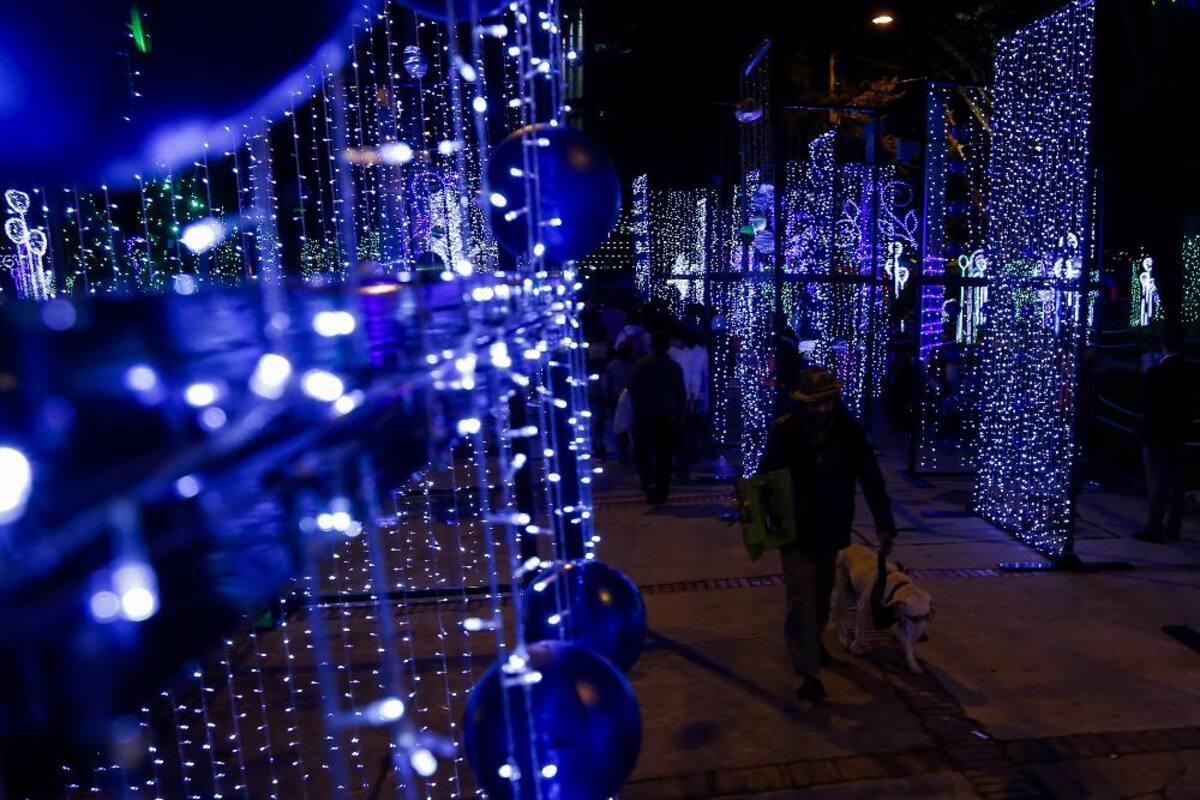 La capital del país ya está lista para la época de fin de año con sus diferentes luces y decoraciones por todas las calles de la ciudad.