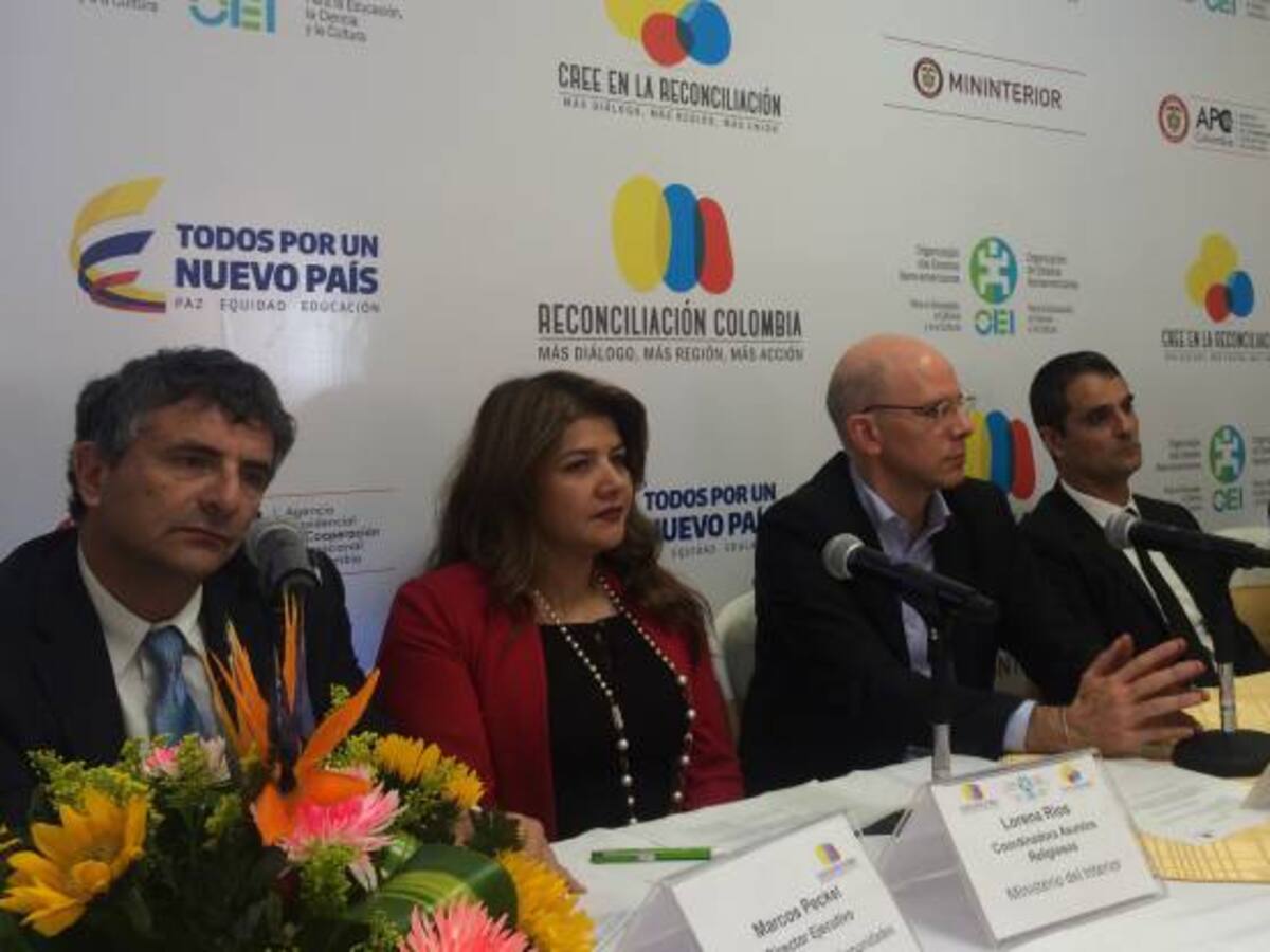 Iglesias presenta plan de trabajo por la paz