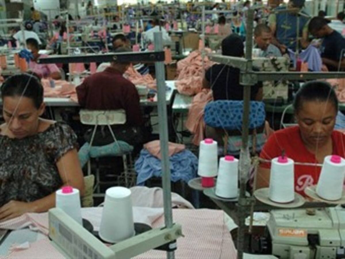 Gobierno celebra fuerte reducción de desempleo en octubre