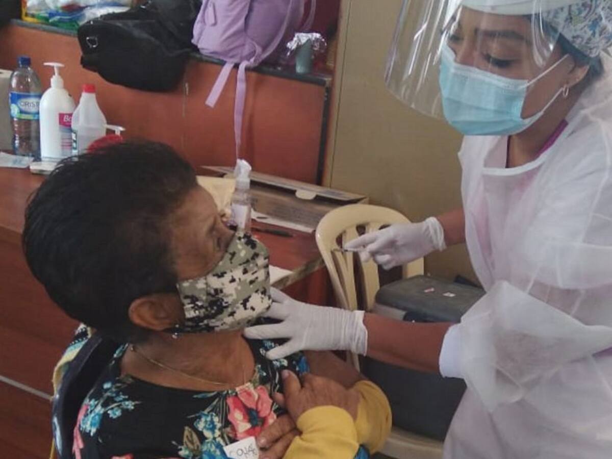 Algunas personas temen acceder a vacunas por efectos secundarios