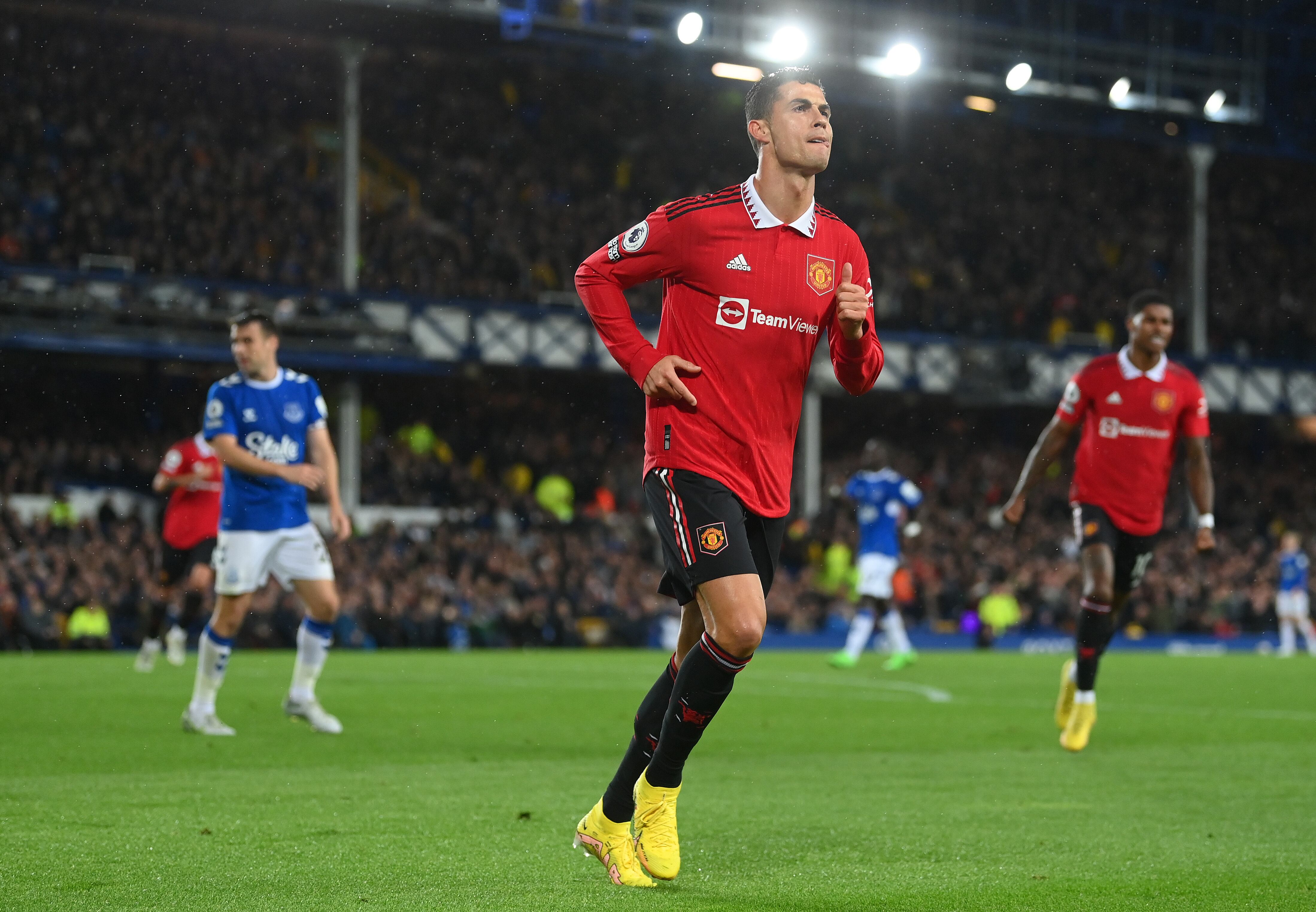 LIVERPOOL, ENGLAND - OCTOBER 09: Cristiano Ronaldo of Manchester United celebrates after scoring their team's second goal during the Premier League match between Everton FC and Manchester United at Goodison Park on October 09, 2022 in Liverpool, England. (Photo by Michael Regan/Getty Images)