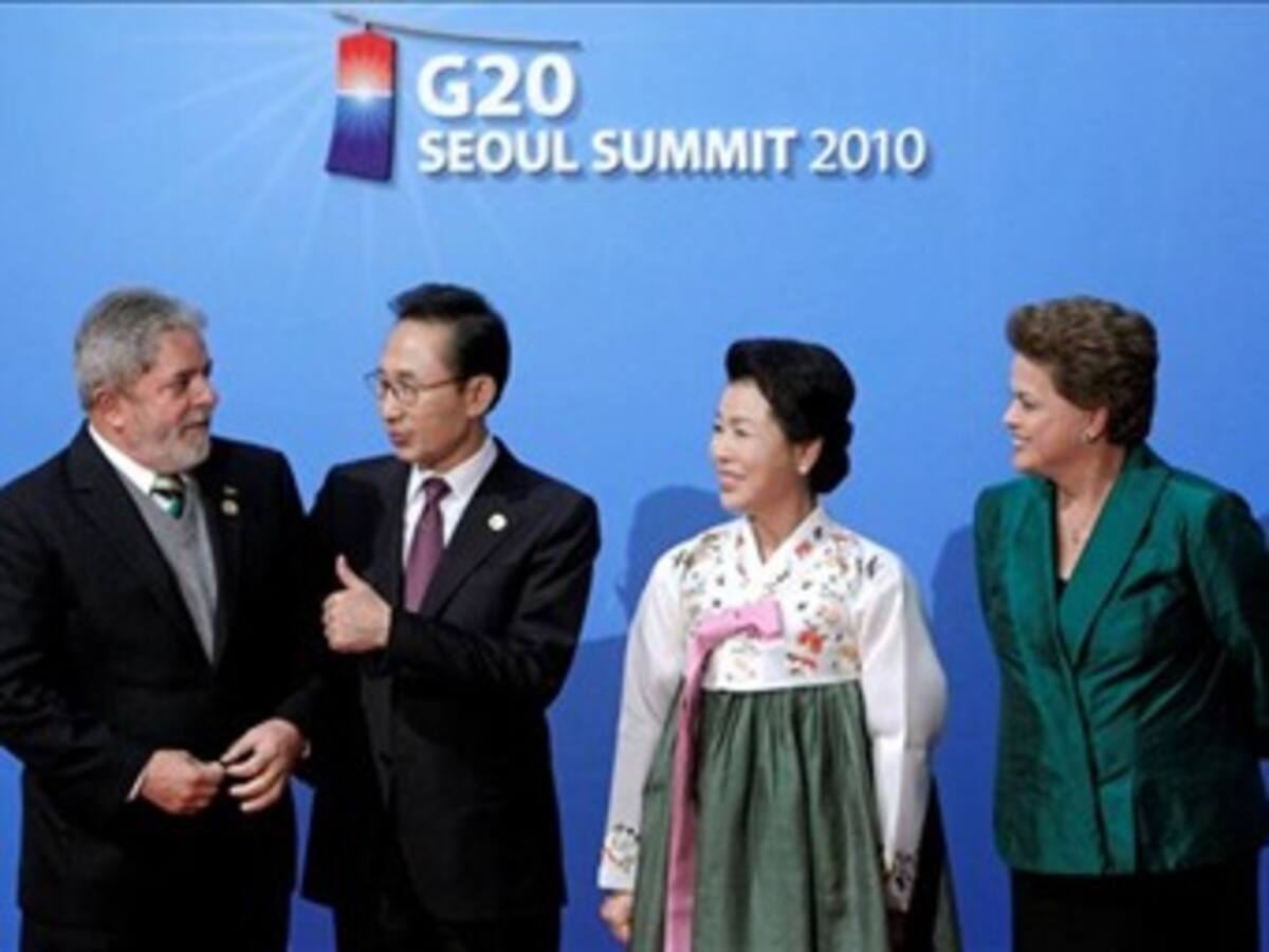 Activistas chocan con la Policía en Seúl en protesta contra el G20