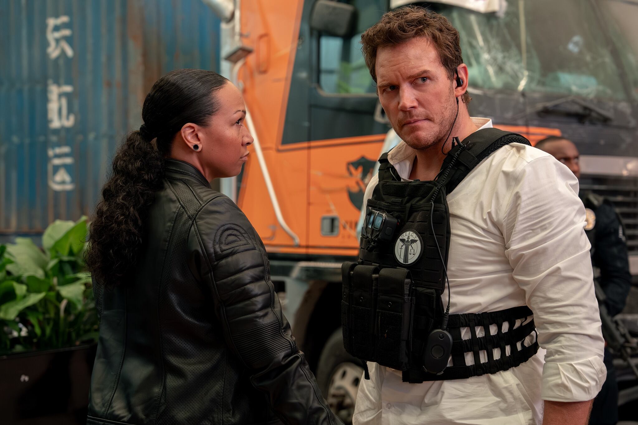 Kali Reis stars as Ana and Chris Pratt as Chris Raven in director Timur Bekmambetov's film MERCY,  from Amazon MGM Studios.Photo credit: Justin Lubin© 2025 Amazon Content Services LLC. All Rights Reserved.