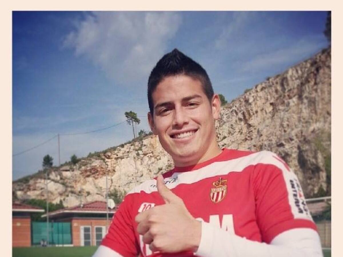 James Rodríguez saluda a sus seguidores con su mejor sonrisa