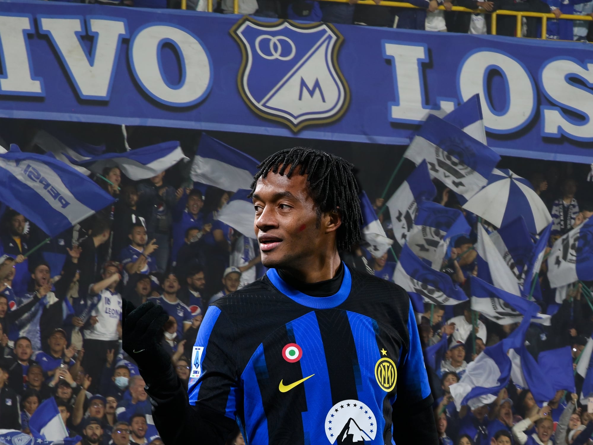 Hinchas de Millonarios y, al frente, Juan Guillermo Cuadrado. Fotos: Getty Images.