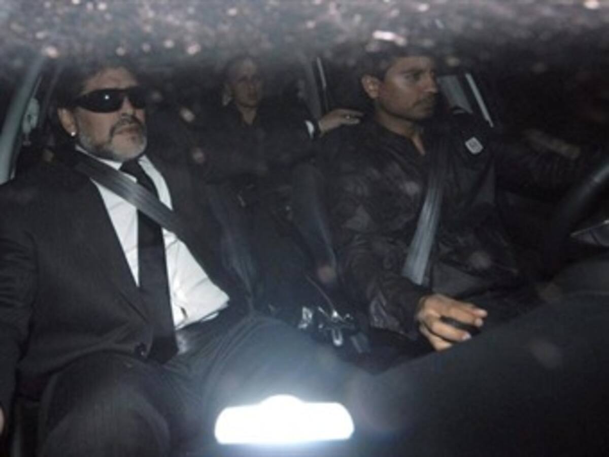Diego Maradona le da el último adiós a su madre