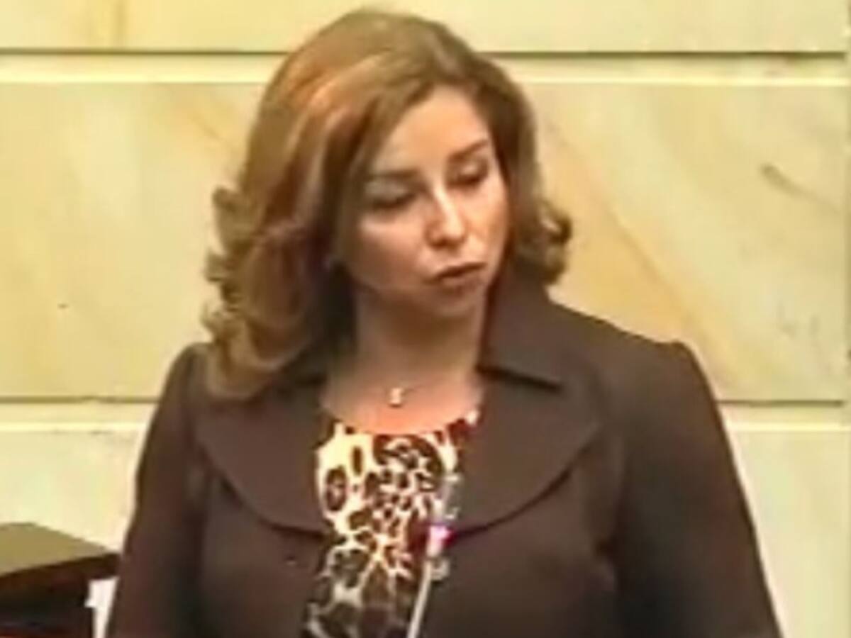Vicepresidenta del Congreso confunde a Albert Einstein con Maquiavelo