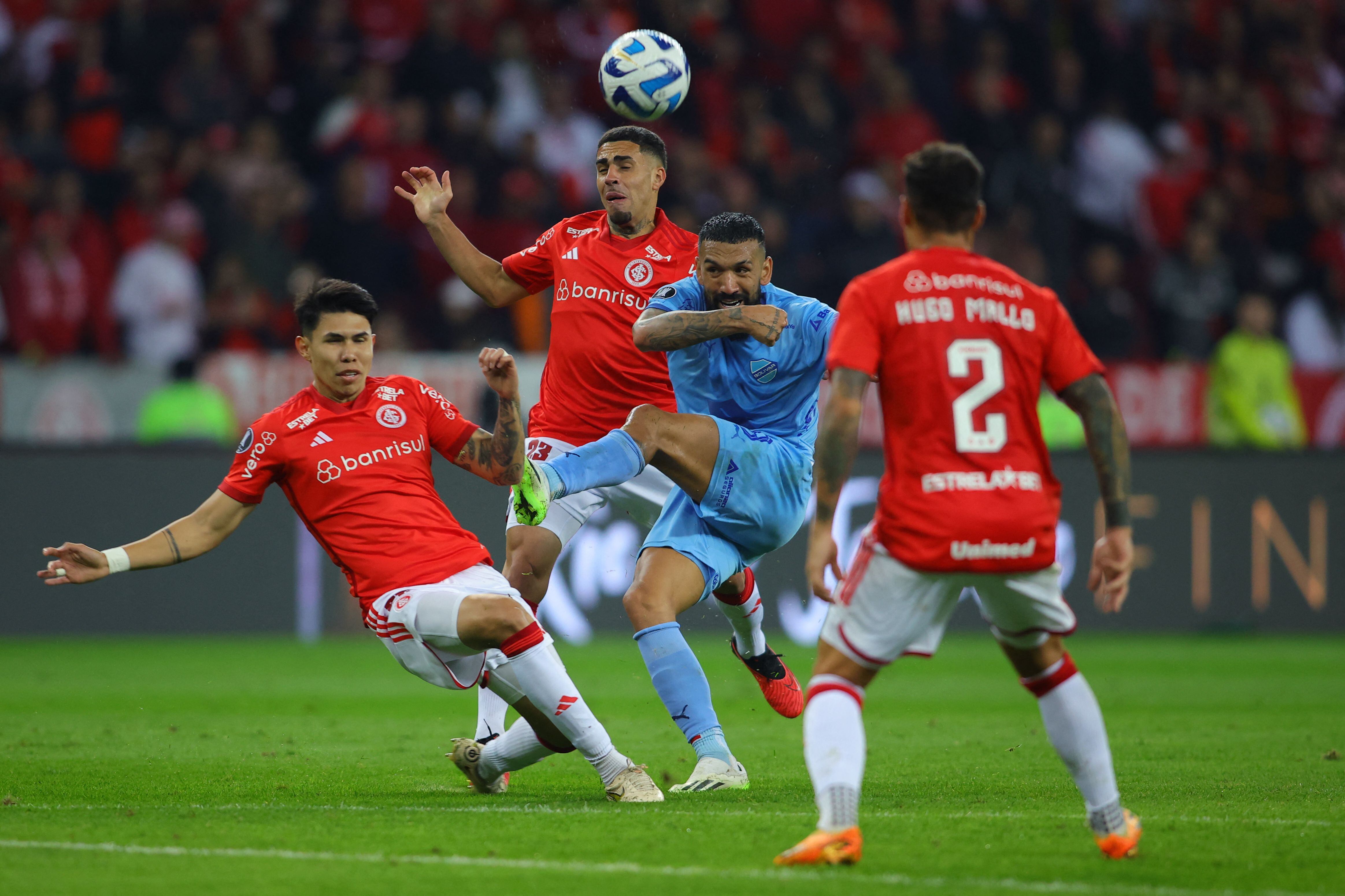 Nicolás Hernández con el Inter de Porto Alegre. (Photo by SILVIO AVILA / AFP) (Photo by SILVIO AVILA/AFP via Getty Images)