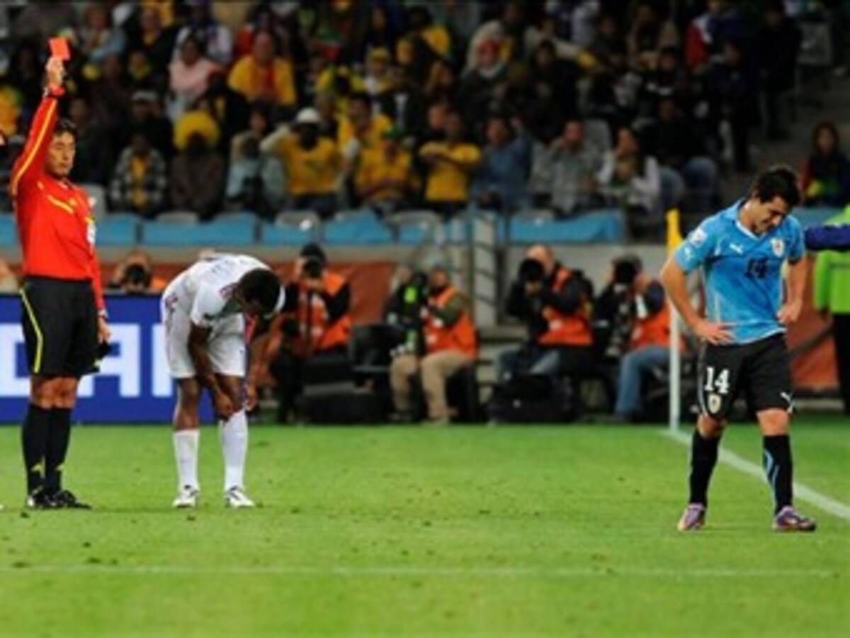 Nicolás Lodeiro primer sancionado en el Mundial Sudáfrica 2010