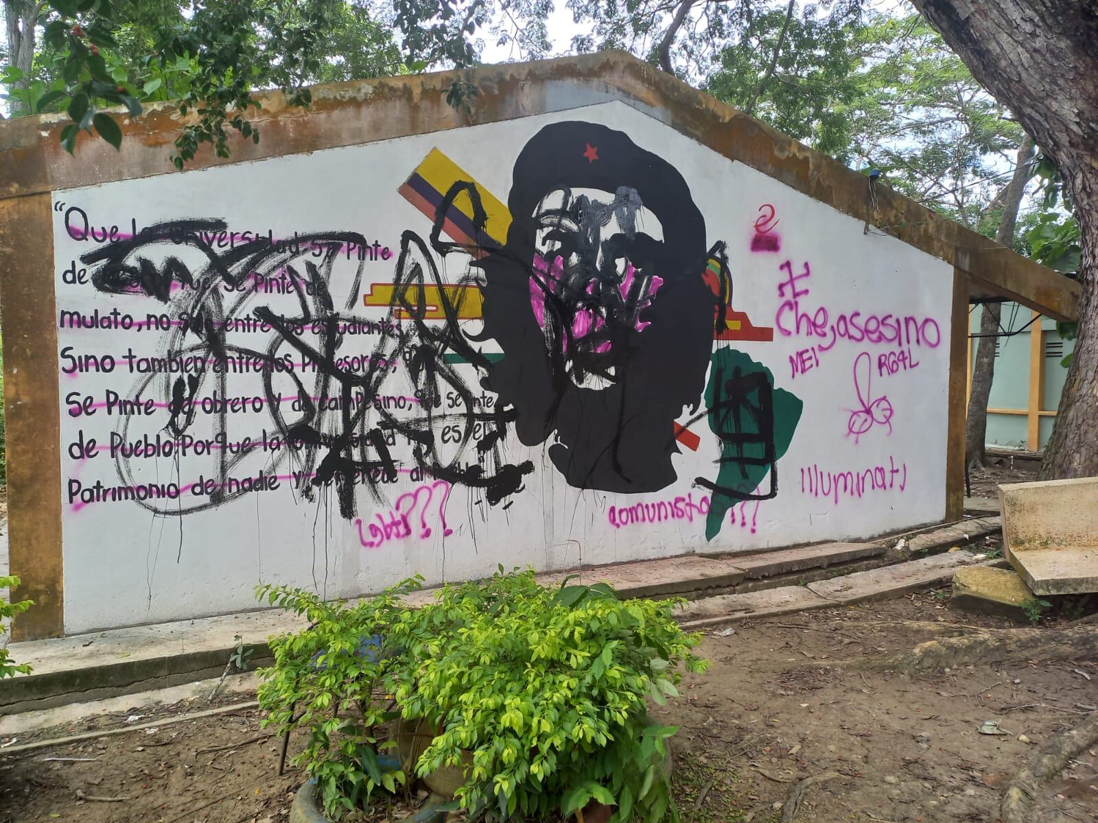 Este mural con la imagen del Che Guevara, símbolo de lucha para gran parte de la población universitaria, fue vandalizado. Fotos / Cortesía MB