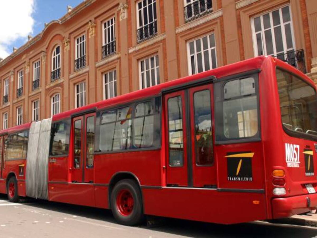 Lleno de grafitis apareció bus de Transmilenio que lleva un mes operando