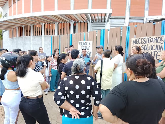 Exigen soluciones ante la falta de energía que ya completa un mes. Foto Relacionada