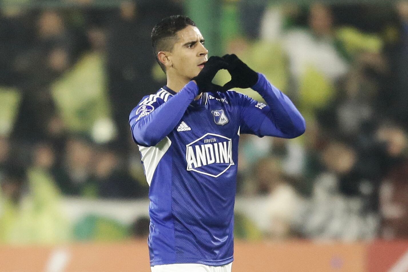 Daniel Cataño, volante de Millonarios. (Photo by EMILIANO LASALVIA/AFP via Getty Images)