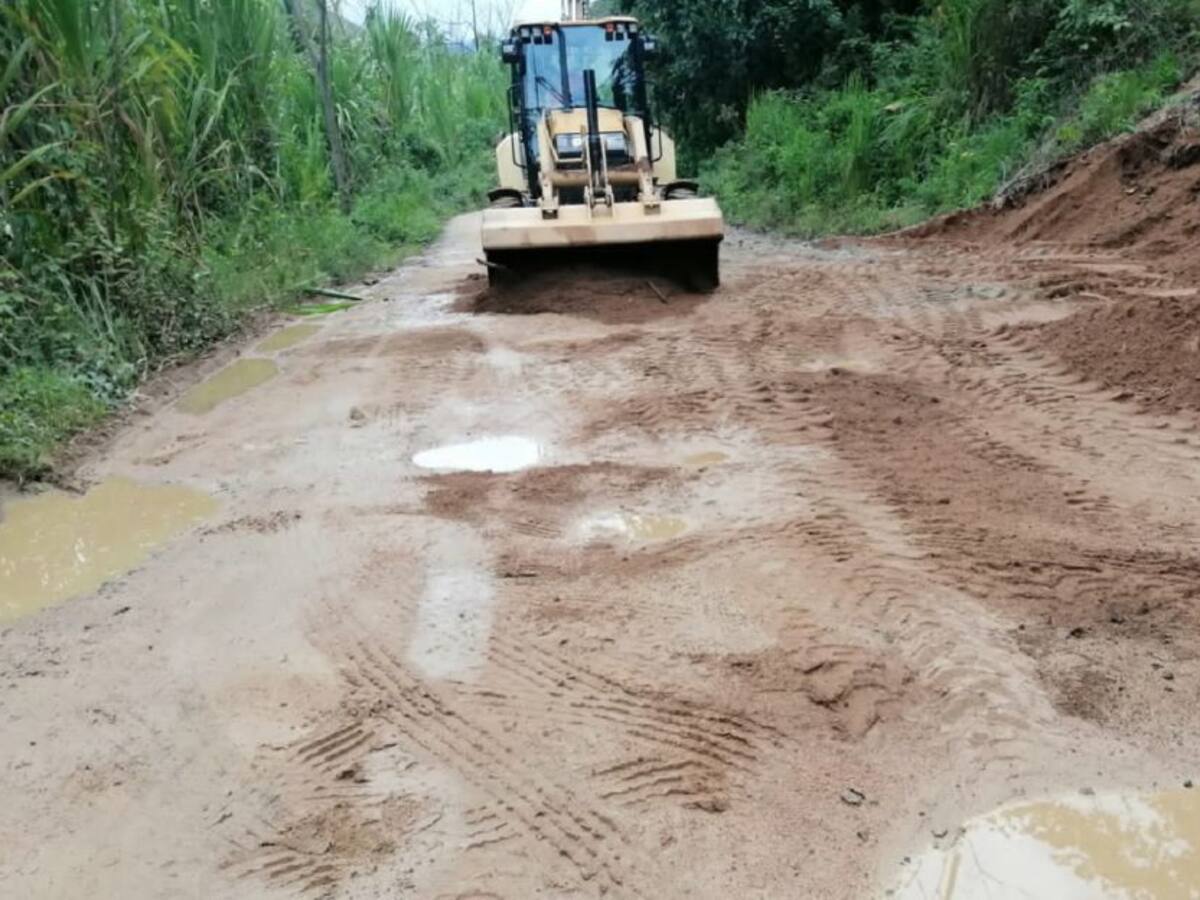 Maquinaria del Tolima atiende varios puntos afectados por la ola invernal