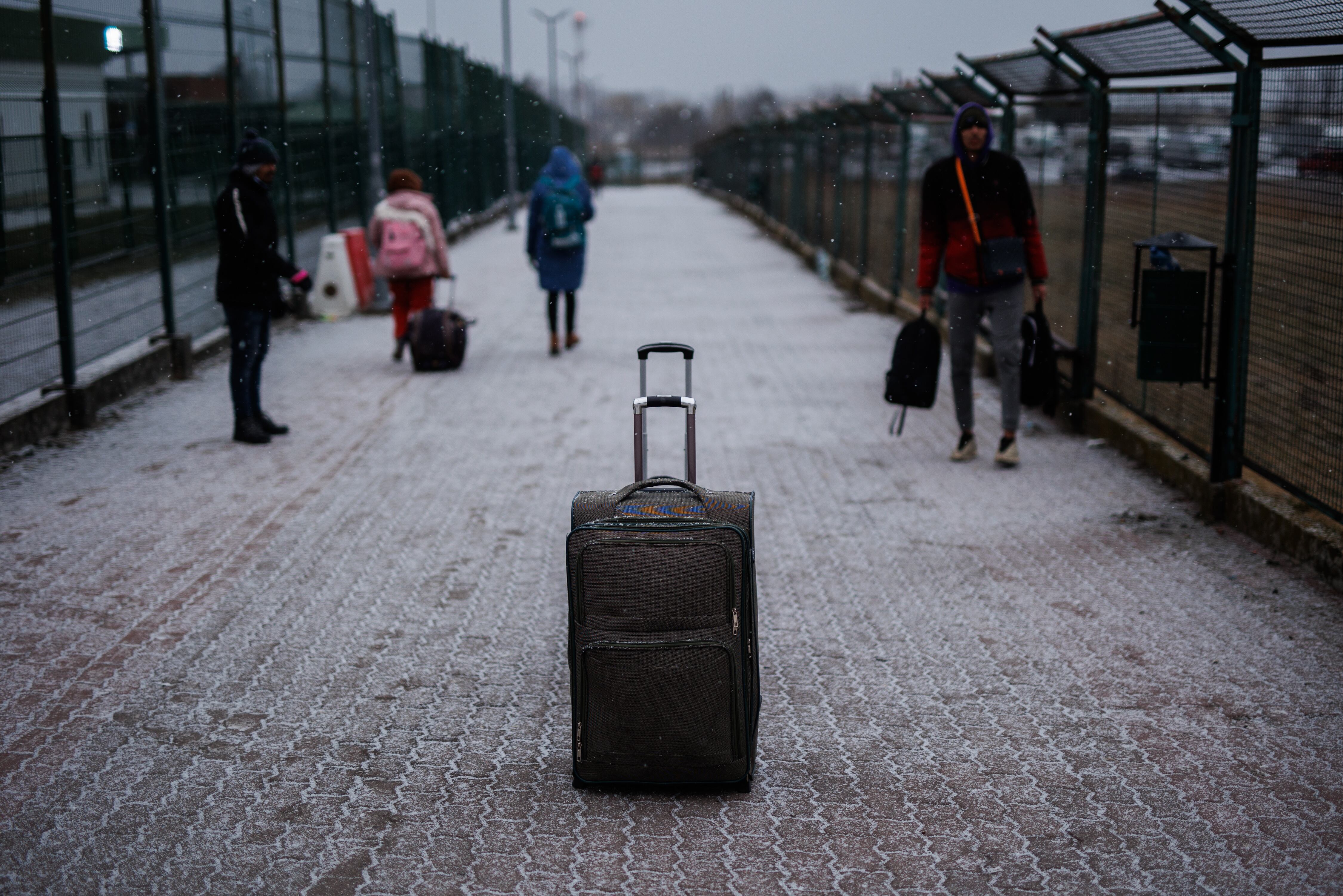 MEDYKA, POLAND - FEBRUARY 28: A lone suitcase at the Medyka border crossing on February 28, 2022, in Medyka, Poland. It takes Ukrainians two to three days to reach the Medyka border crossing and the caravan of cars to get there stretches over 40 kilometers of road. This crossing is one of the most crowded on the border because it is possible to cross it on foot. Ukraine has so far confirmed the death of more than 3,000 people and some 150,000 people have already crossed the border into Poland. Most of them are women and children as the Ukrainian government prohibits men between the ages of 18 and 60 from leaving. Russia has already entered Ukraine from several flanks according to the Ukrainian military. The President of the country, Volodymir Zelenski, has shown himself this Sunday 27, open to dialogue with Russia, but has refused to do so in Belarus, considering this country an accomplice of the invasion they are suffering. (Photo By Alejandro Martinez Velez/Europa Press via Getty Images)