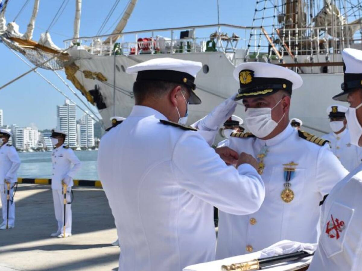 Presentan al nuevo comandante del Buque ARC "Gloria" en Cartagena
