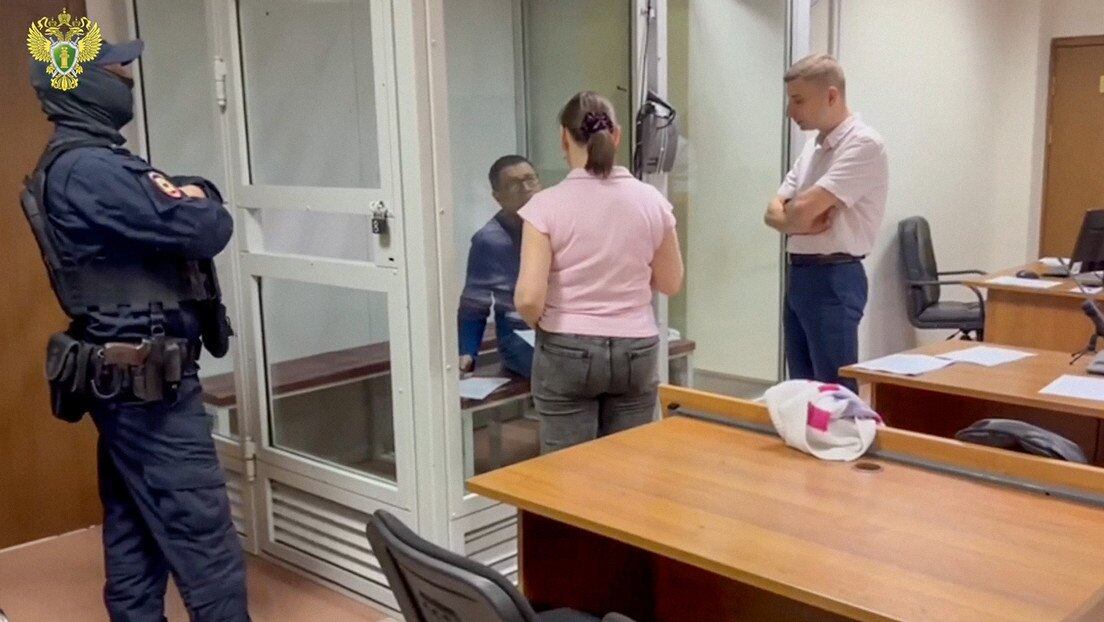 Carlos Alberto Muñóz Ramírez también deberá pagar una multa de 11.000 dólares por intentar llevar 2,3 kilos de cocaína desde Colombia hacia Rusia.
(Foto:    Fiscalía General de Rusia )