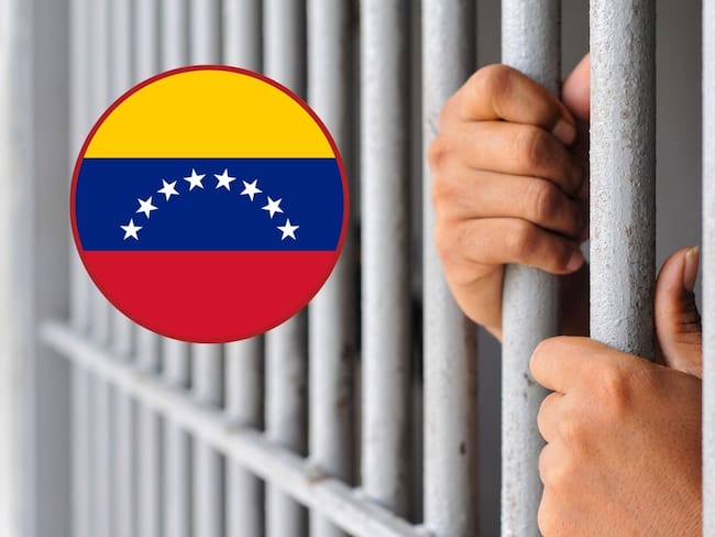 Presos en una carcel y bandera de Venezuela, imagen de referencia - Getty Images
