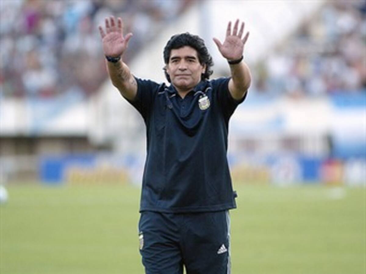Maradona presenció el entrenamiento del Real Madrid junto a Mourinho