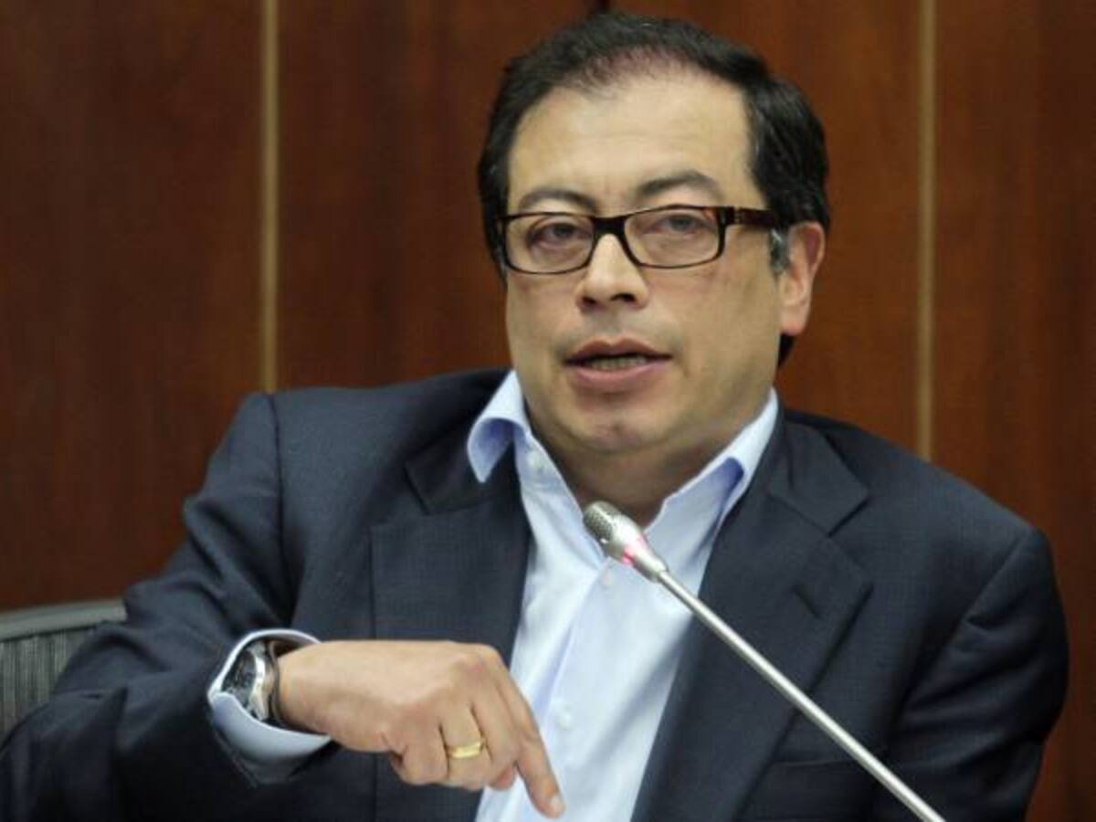 Alcalde Petro le pide a coronel (r) Plazas que cuente la verdad