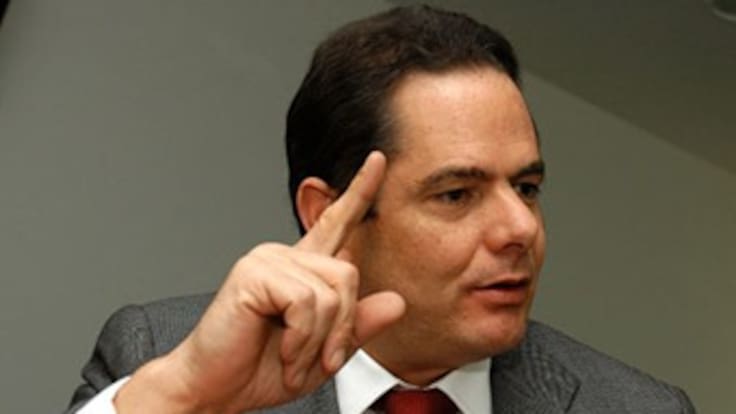 Minprotección 'miente' sobre millonario contrato para reforma a la salud: Vargas Lleras