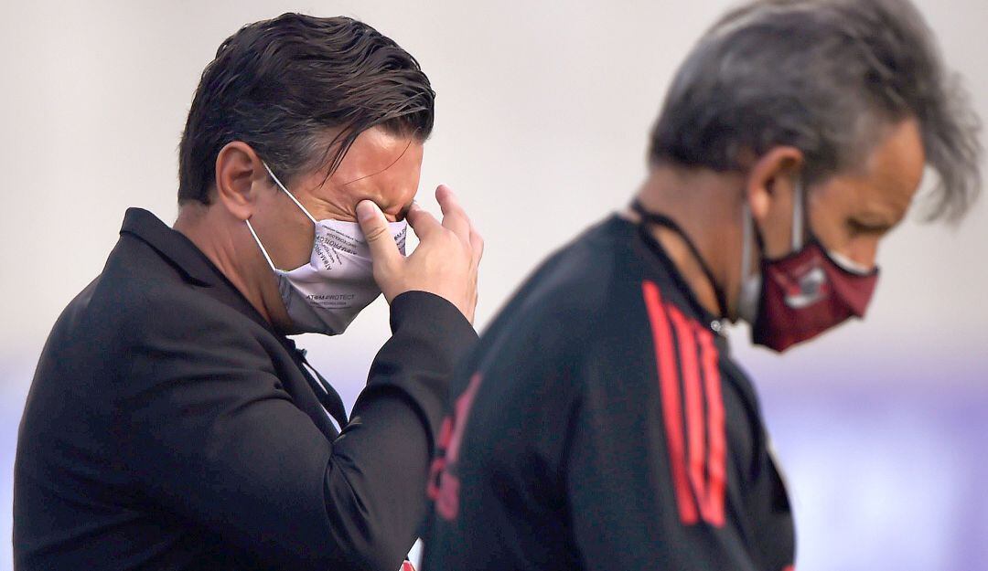 Marcelo Gallerdo fue afectado por el efecto de los gases lacrimógenos.