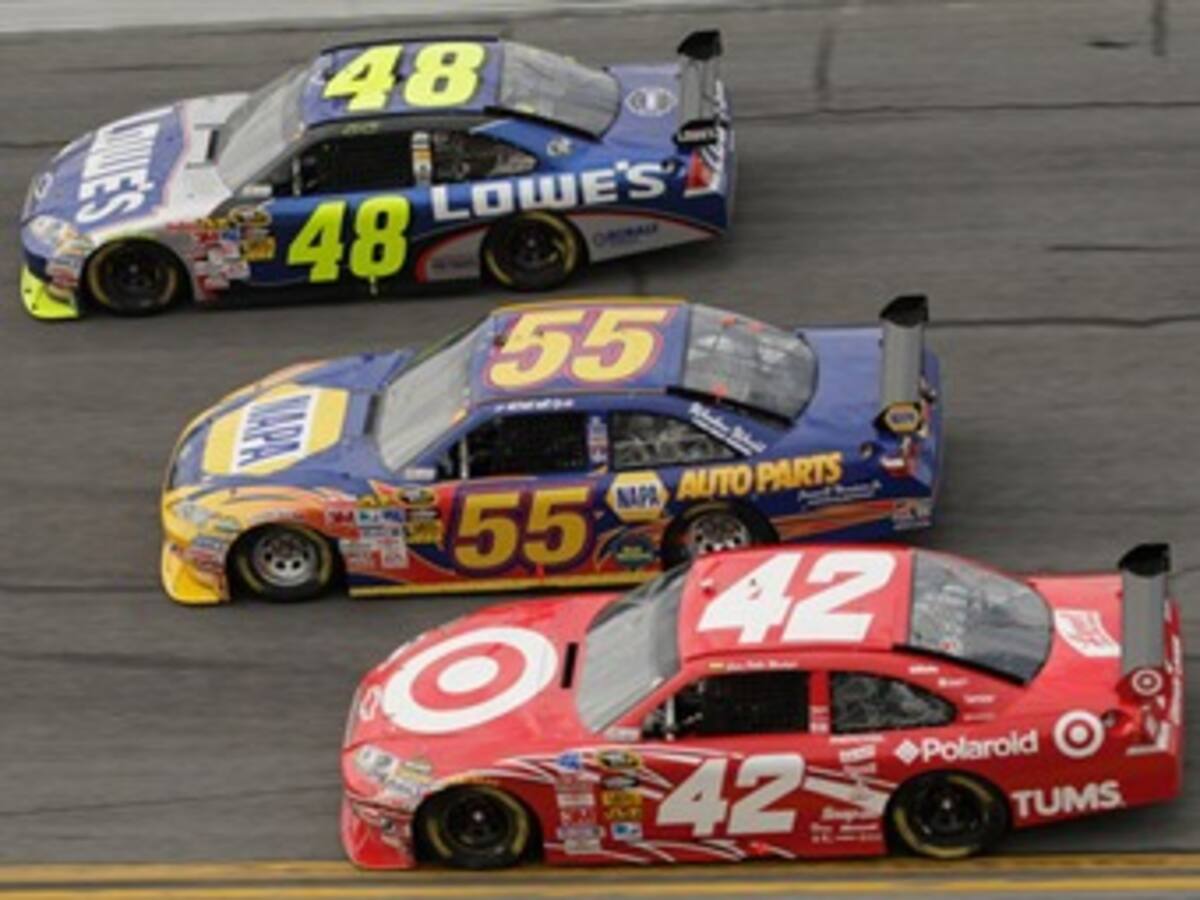 Juan Pablo Montoya terminó 17 en Kansas en la Nascar Sprint