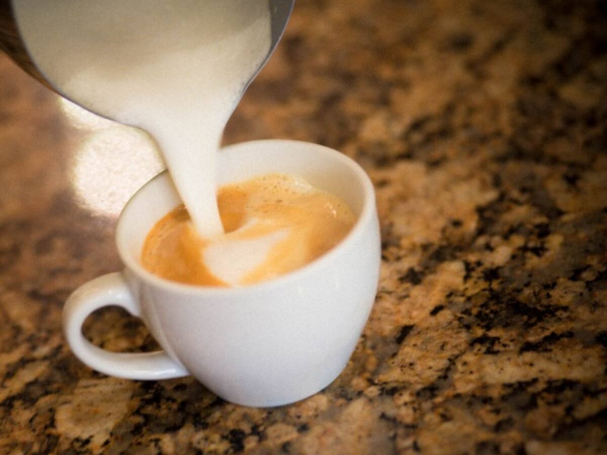 Los jóvenes comienzan a tomar café cuando llegan a la universidad