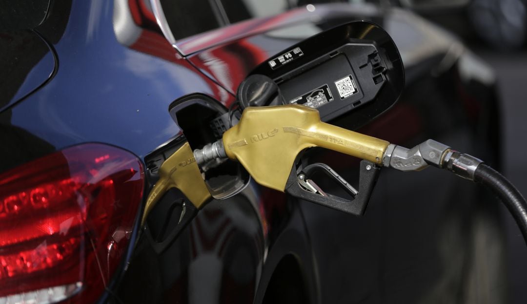 A sanción presidencial, proyecto que regula la sobretasa del combustible