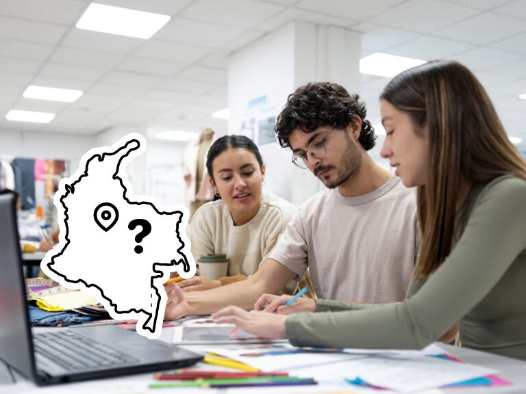 Estudiantes universitarios en biblioteca (Getty Images)