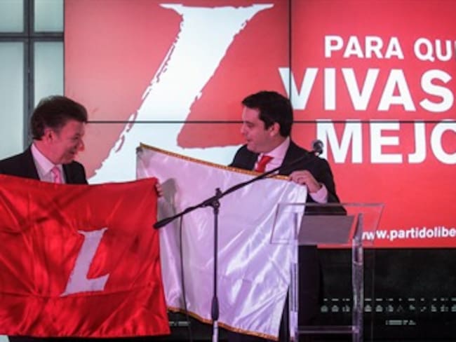 Es un honor recibir las banderas del Partido Liberal: Santos