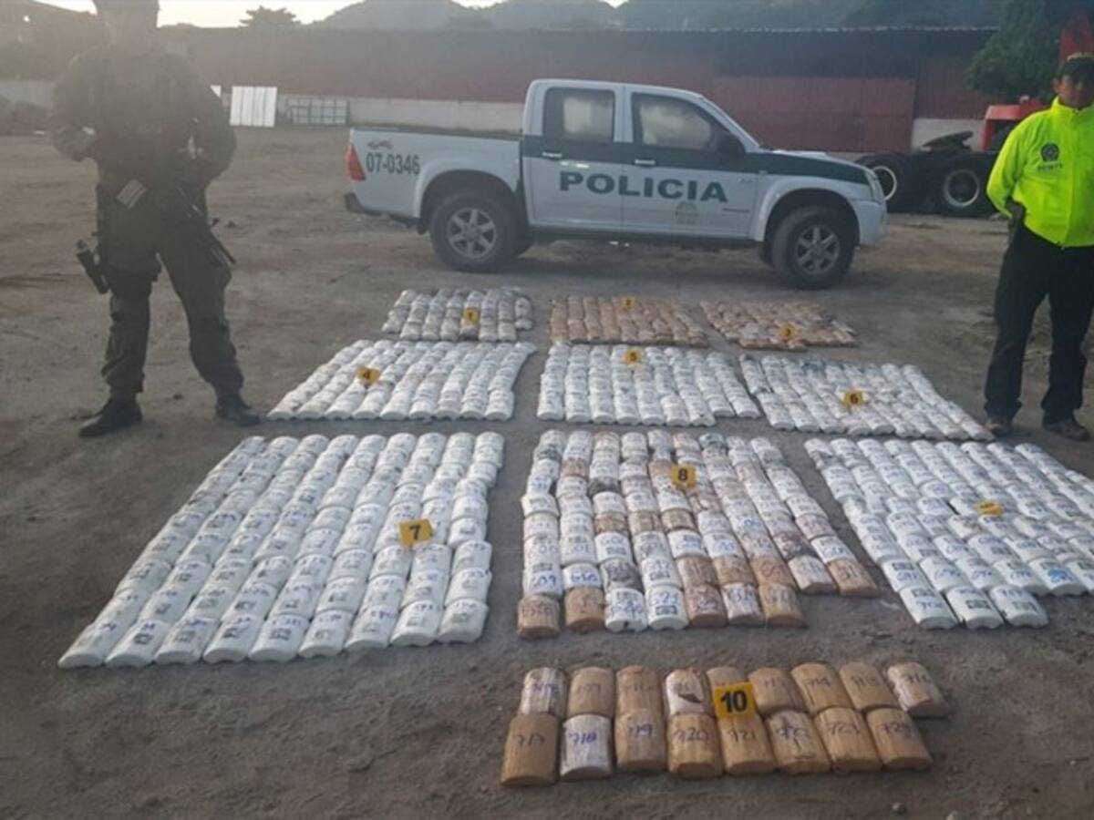 Policía decomisa 413 kilos de cocaína en parqueadero de Santa Marta