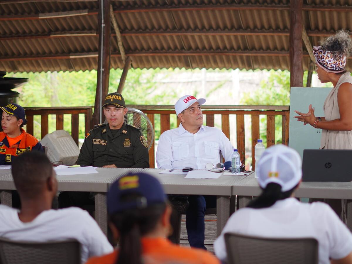Alcalde de Cartagena se compromete con señalización y embarcadero en Cholón