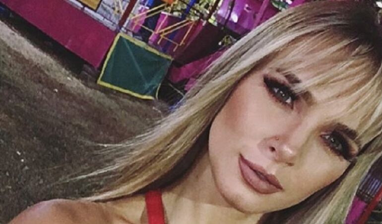 ¡Lo hizo de nuevo! Elizabeth Loaiza otra vez se desnudó