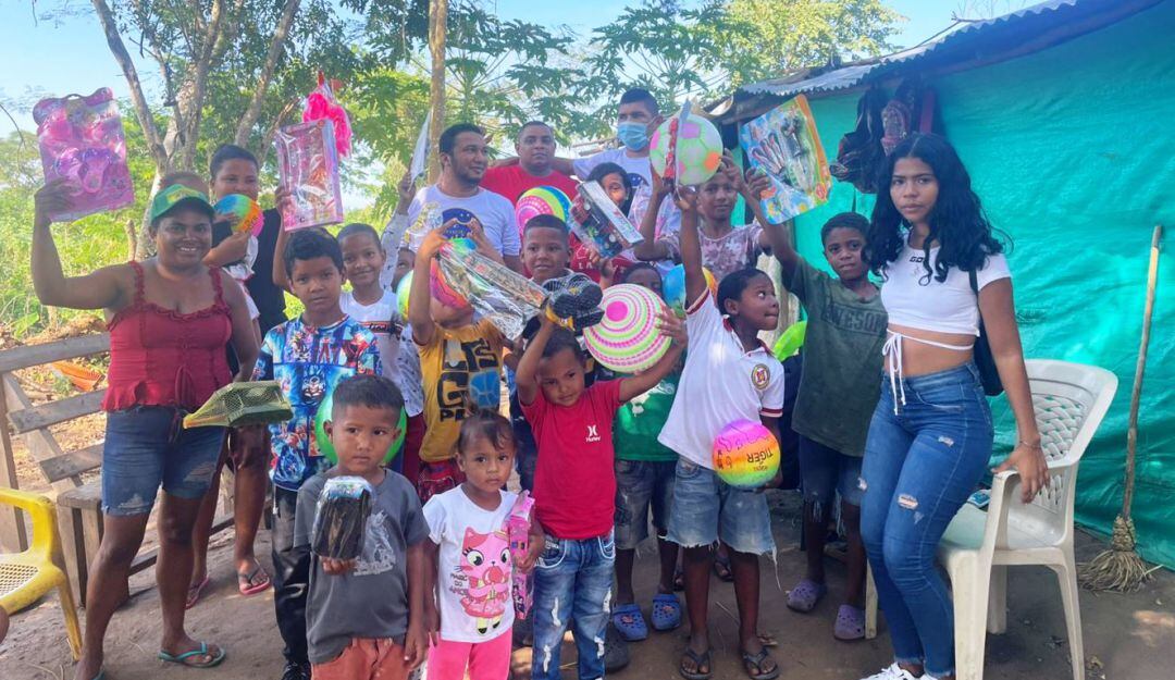 Los regalos fueron llevados a sectores de invasión, semáforos y corregimientos de Cartagena. También hubo entrega en el municipio de Simití