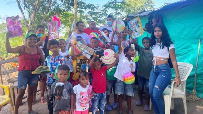 Los regalos fueron llevados a sectores de invasión, semáforos y corregimientos de Cartagena. También hubo entrega en el municipio de Simití