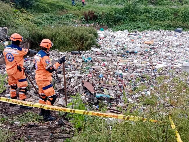 Labores de retiro de basuras en el río Tunjuelito. Foto: Defensoría Civil