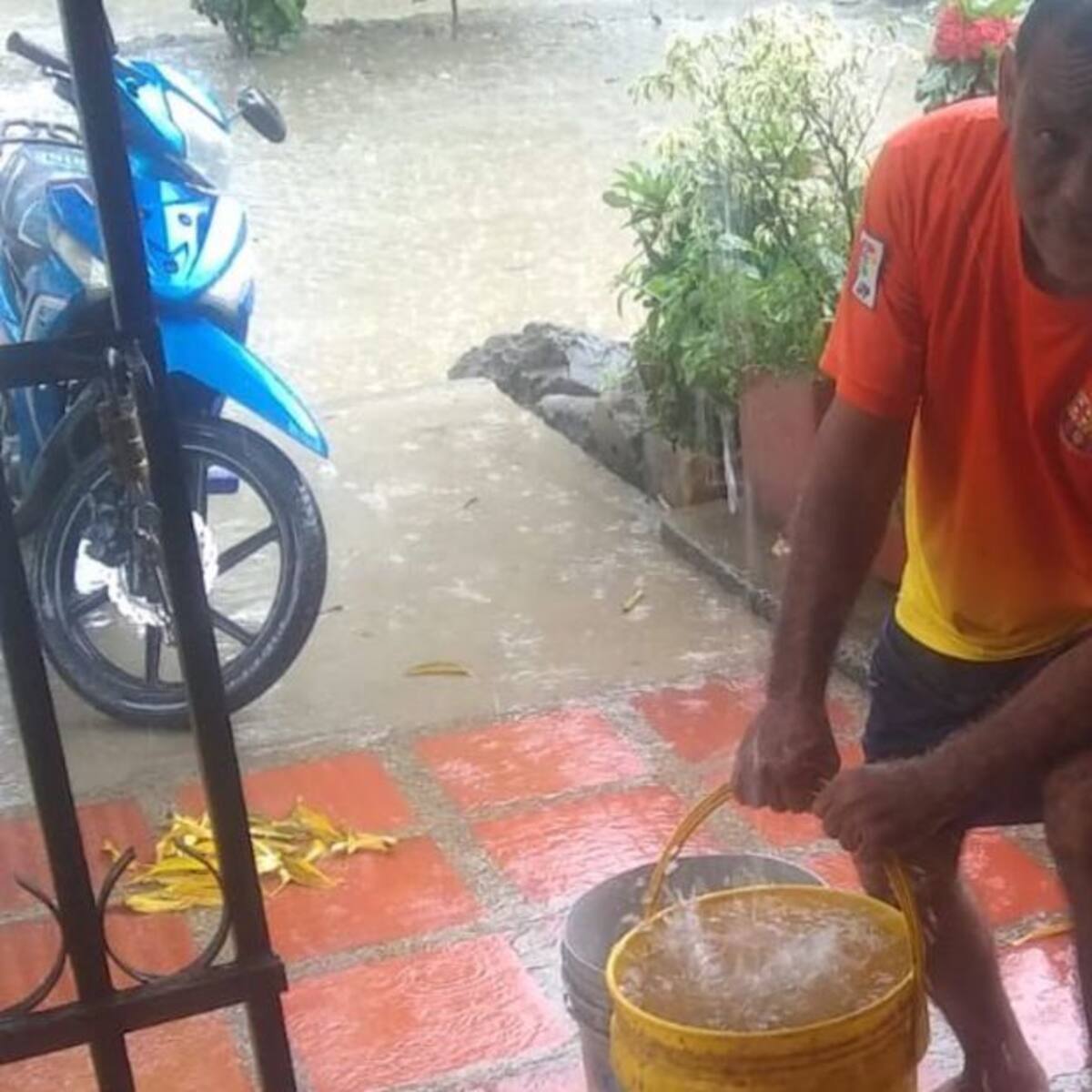Samarios se abastecen de agua lluvia por falta de agua potable