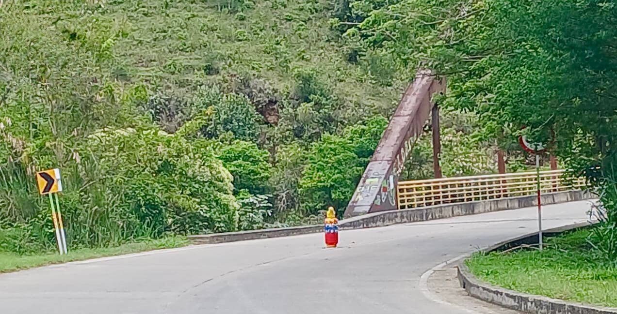 Mediante herramientas de manipulación a distancia. Foto Novena Brigada.
