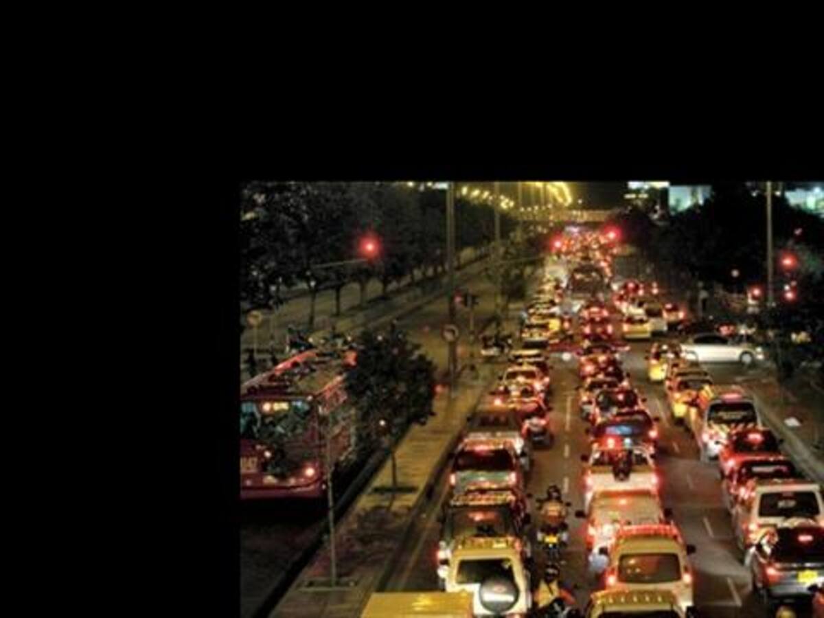 Dos cierres se presentan en importantes vías de Bogotá