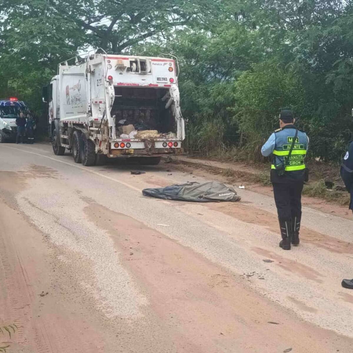 Motociclista murió arrollado por un camión recolector de basura en Girón