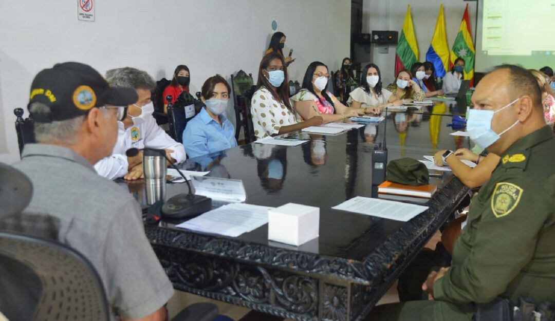 El anuncio se hizo tras una reunión entre las principales autoridades del Distrito