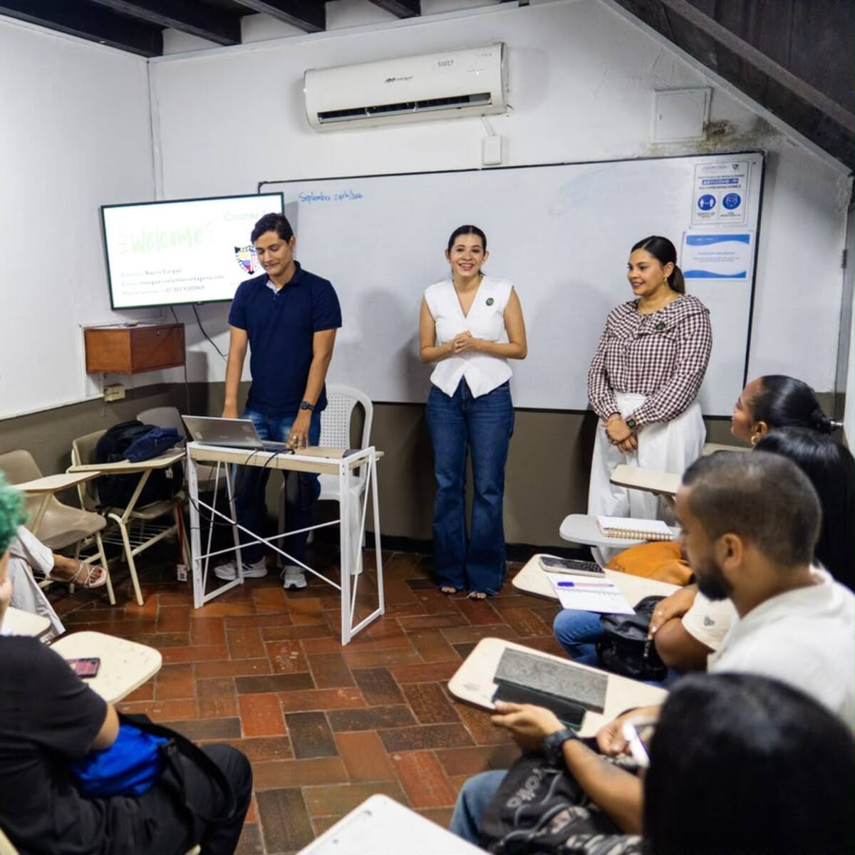309 Personas vinculadas al sector turístico de Cartagena fortalecen conocimientos en inglés