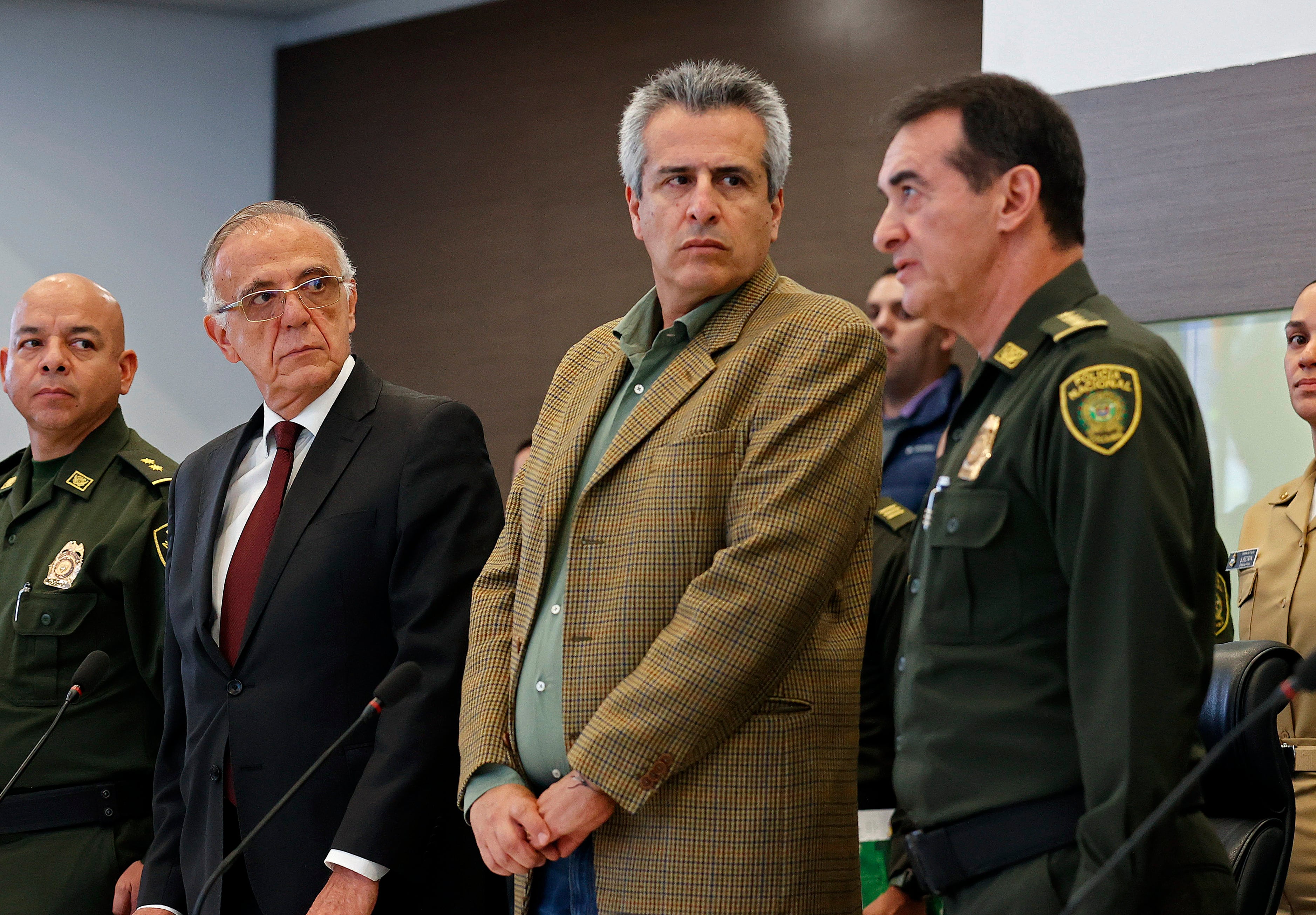 El ministro del Interior de Colombia, Luis Fernando Velasco (c), el de Defensa, Iván Velásquez (i), y el director de la Policía, general William Salamanca (Colombia). EFE/ Mauricio Dueñas Castañeda