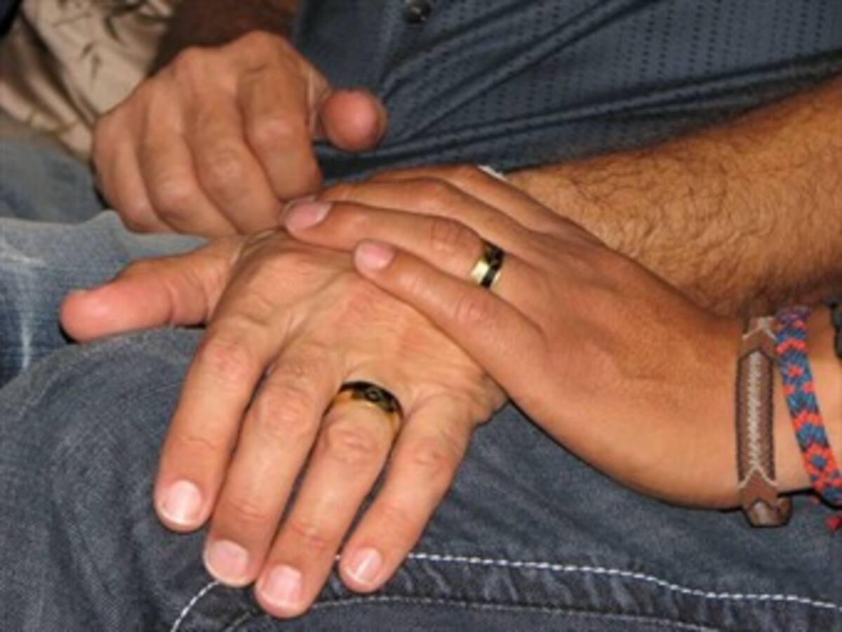 César Arturo y Dagoberto, primer pareja gay en formalizar su unión en Bogotá