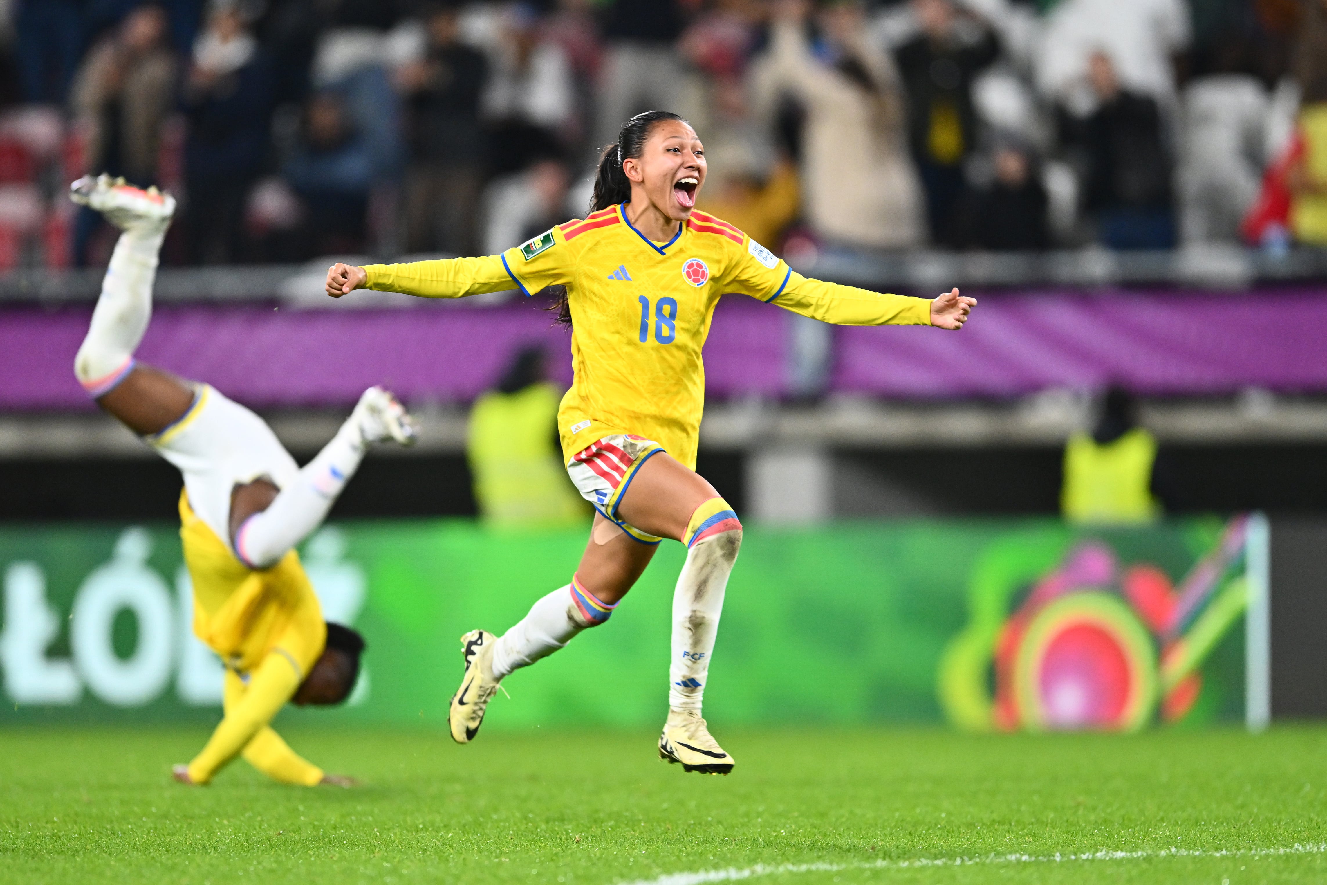 Las jugadoras de Colombia celebran la conqusita del tercer puesto en el Mundial de Polonia. (Photo by Mateusz Slodkowski - FIFA/FIFA via Getty Images)