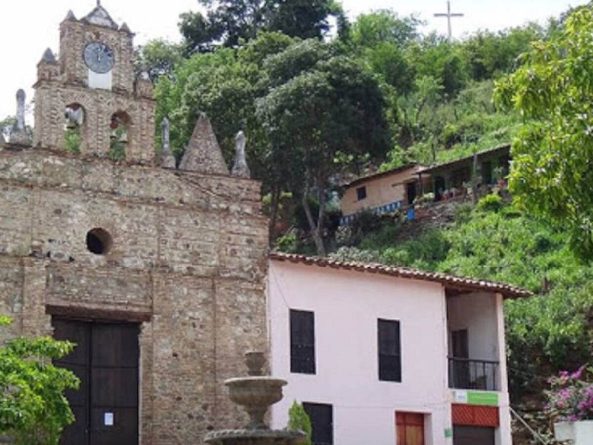 En Olaya crean convites para reformar 7 colegios en mal estado